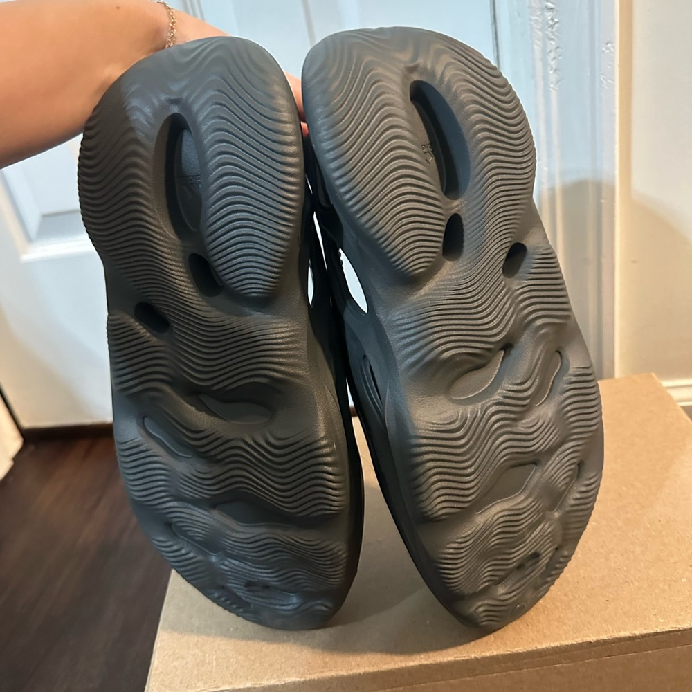 Yeezy RNR FOAM - Picture 4 of 5